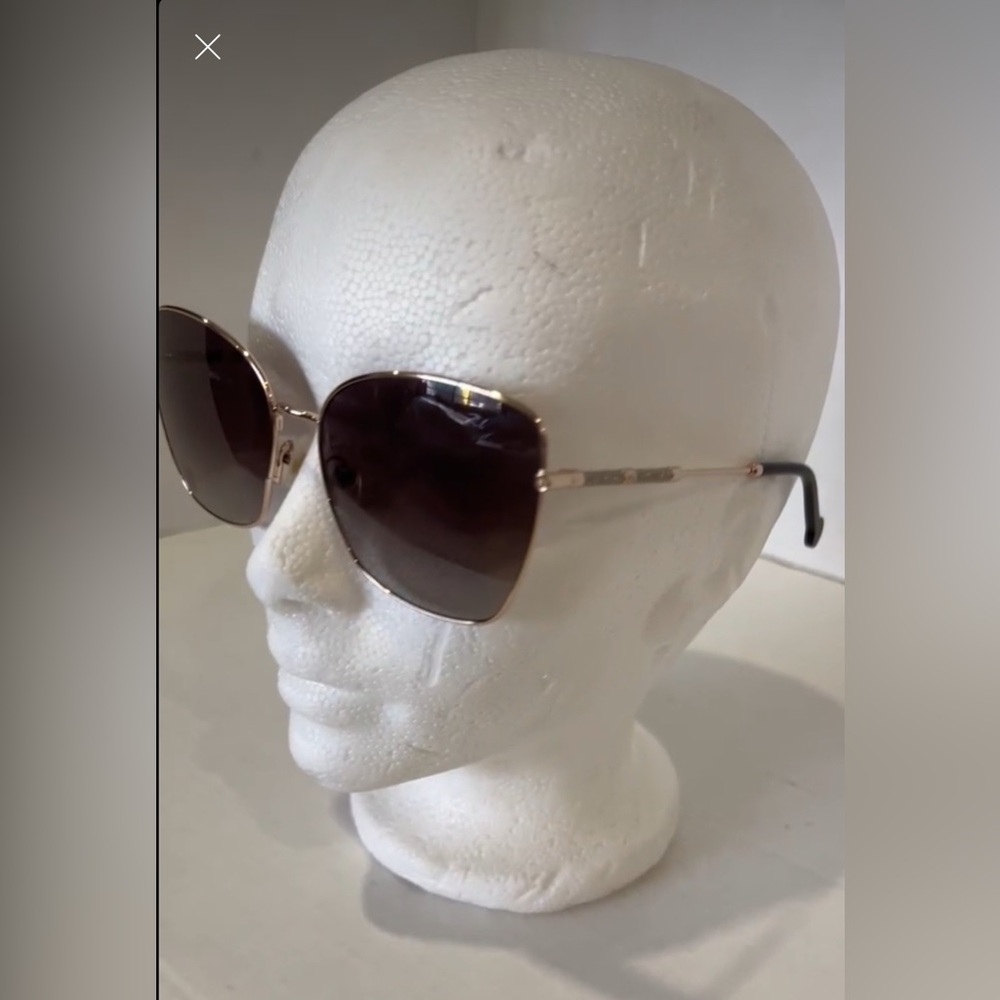 New!!! CAROLINA HERRERA!!
Elegant Women's Sunglasses